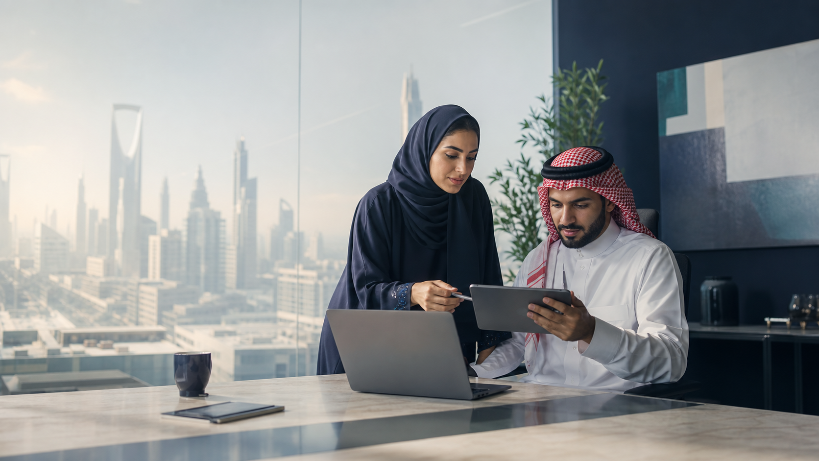 العمل بدوام جزئي في النظام السعودي: كيف يختلف تتبع حضوره؟